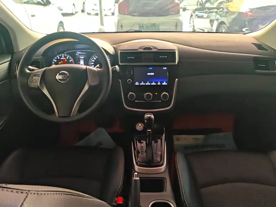 Nissan Tiida — миниатюра 12