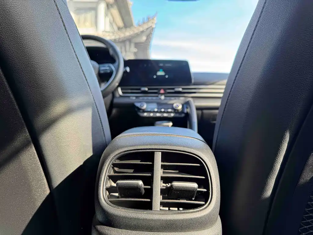 Hyundai Elantra — миниатюра 18