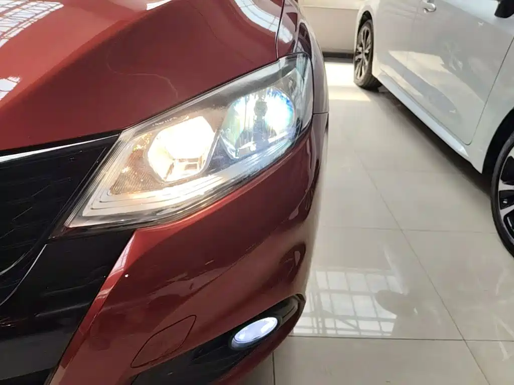 Nissan Tiida — миниатюра 24
