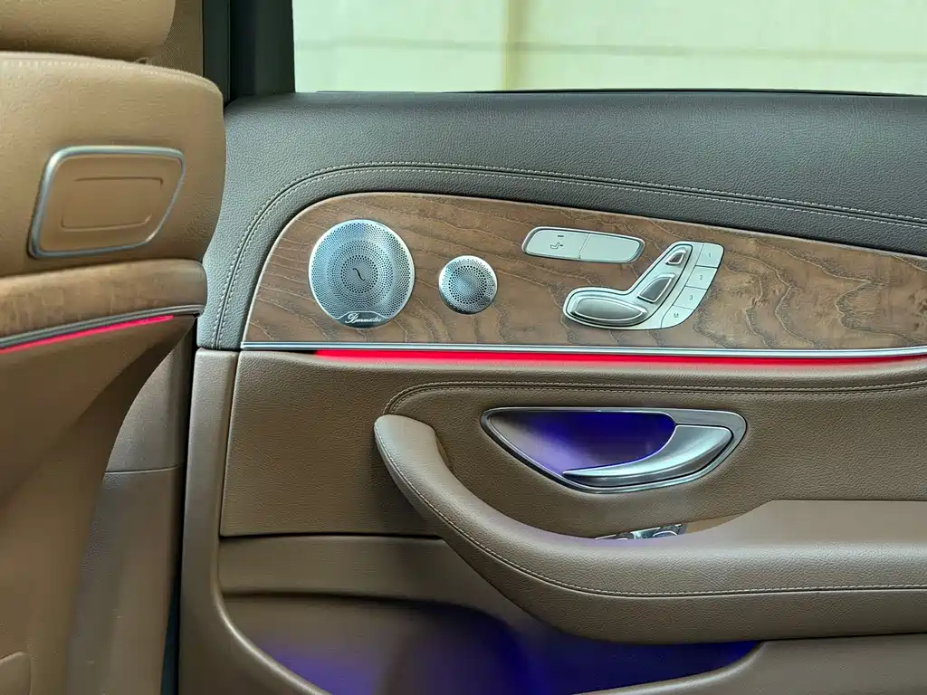 Mercedes-Benz E-Class — миниатюра 7