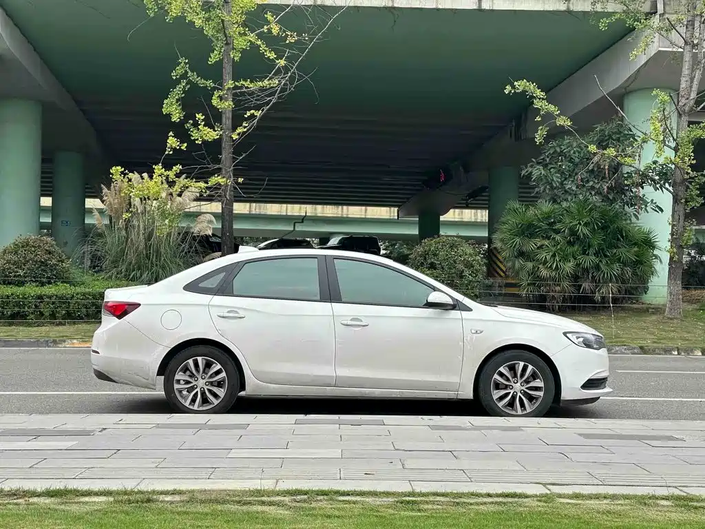 Buick Excelle — миниатюра 3