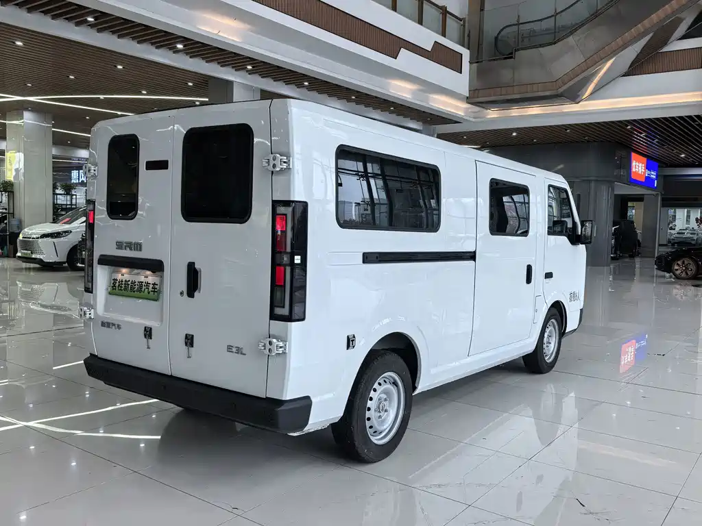 SRM Xinyuan E3L — миниатюра 7