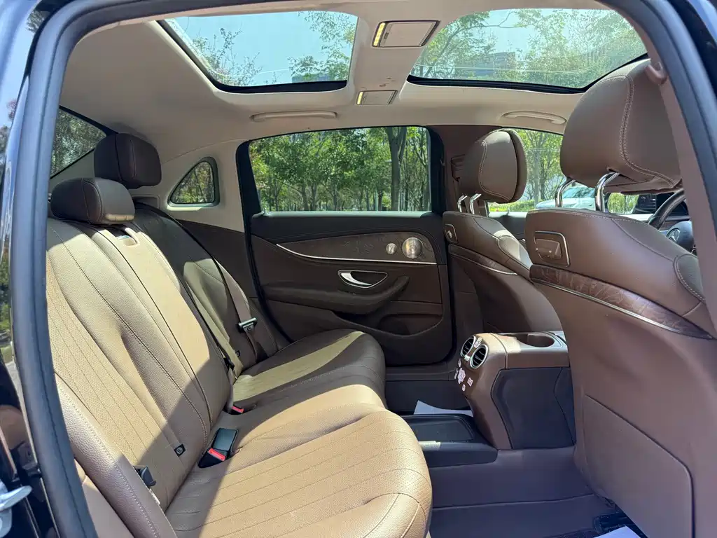 Mercedes-Benz E-Class — миниатюра 18