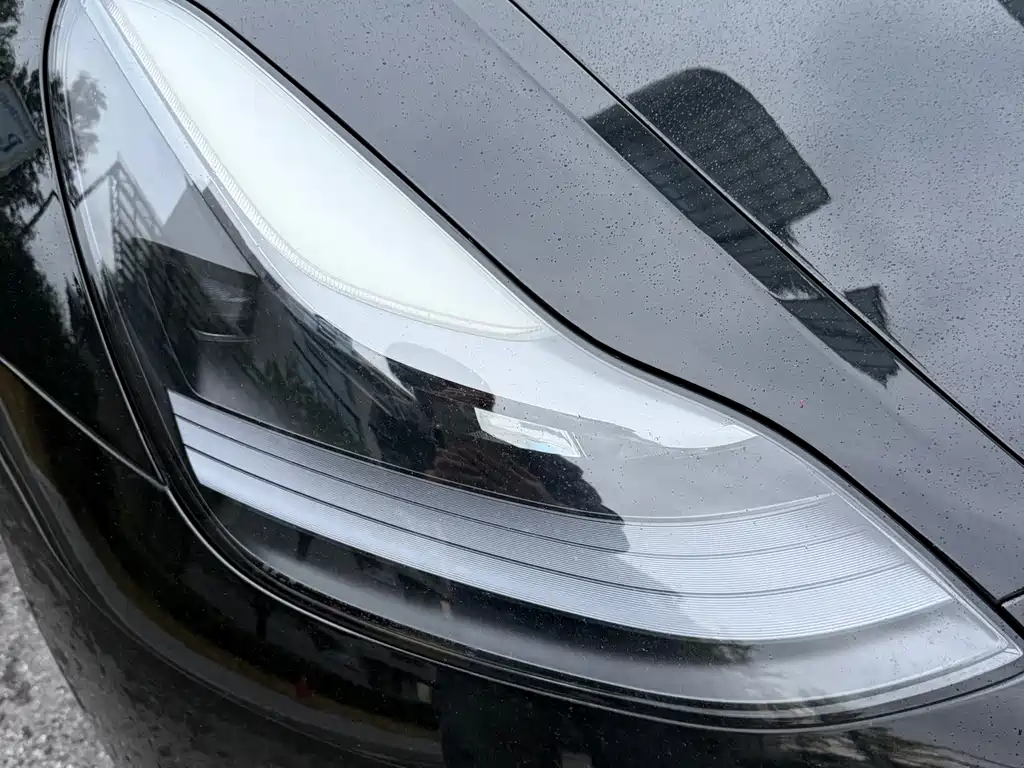 Tesla Model 3 — миниатюра 17