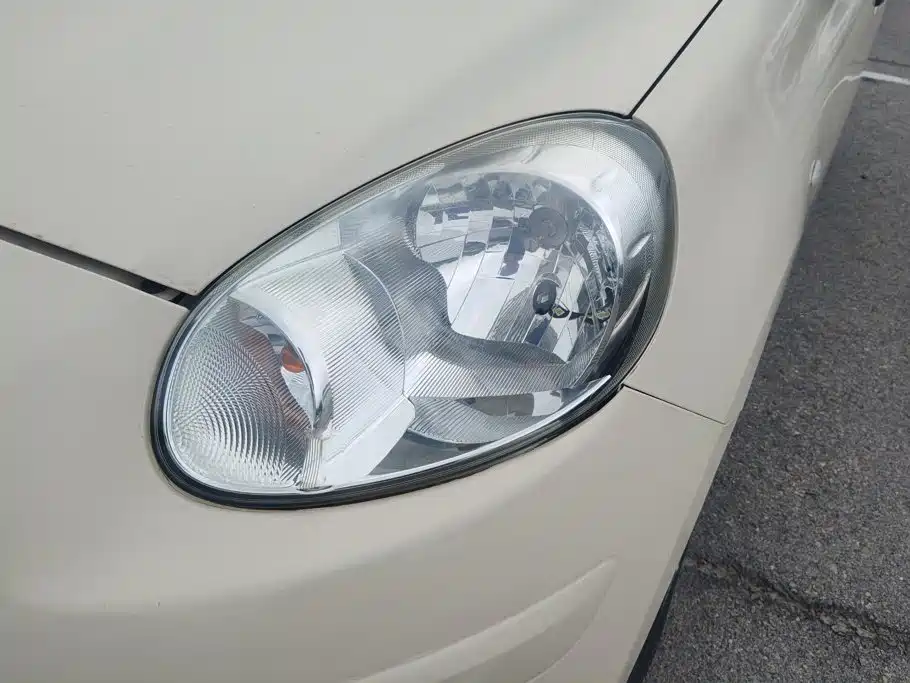 Nissan March — миниатюра 5