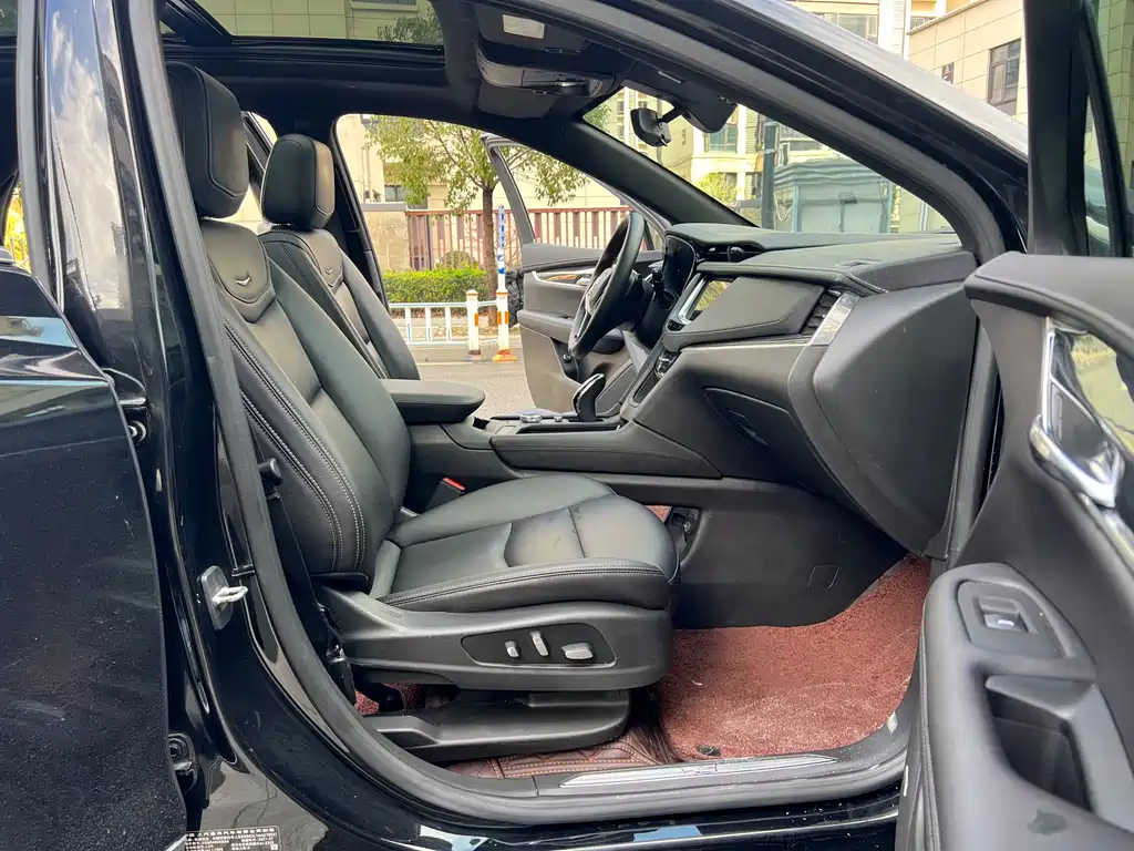 CADILLAC XT5