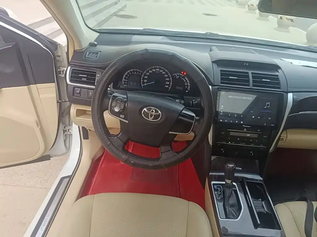 Toyota Camry — миниатюра 11
