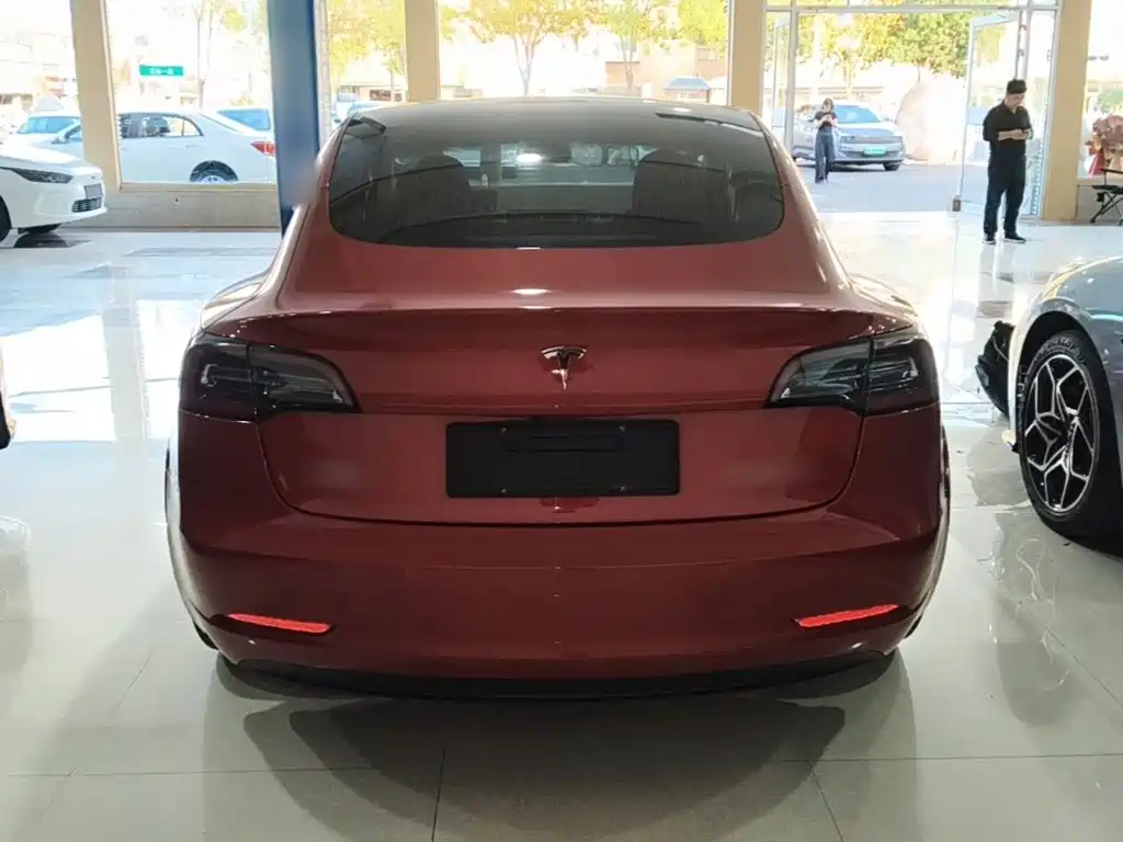 Tesla Model 3 — миниатюра 6