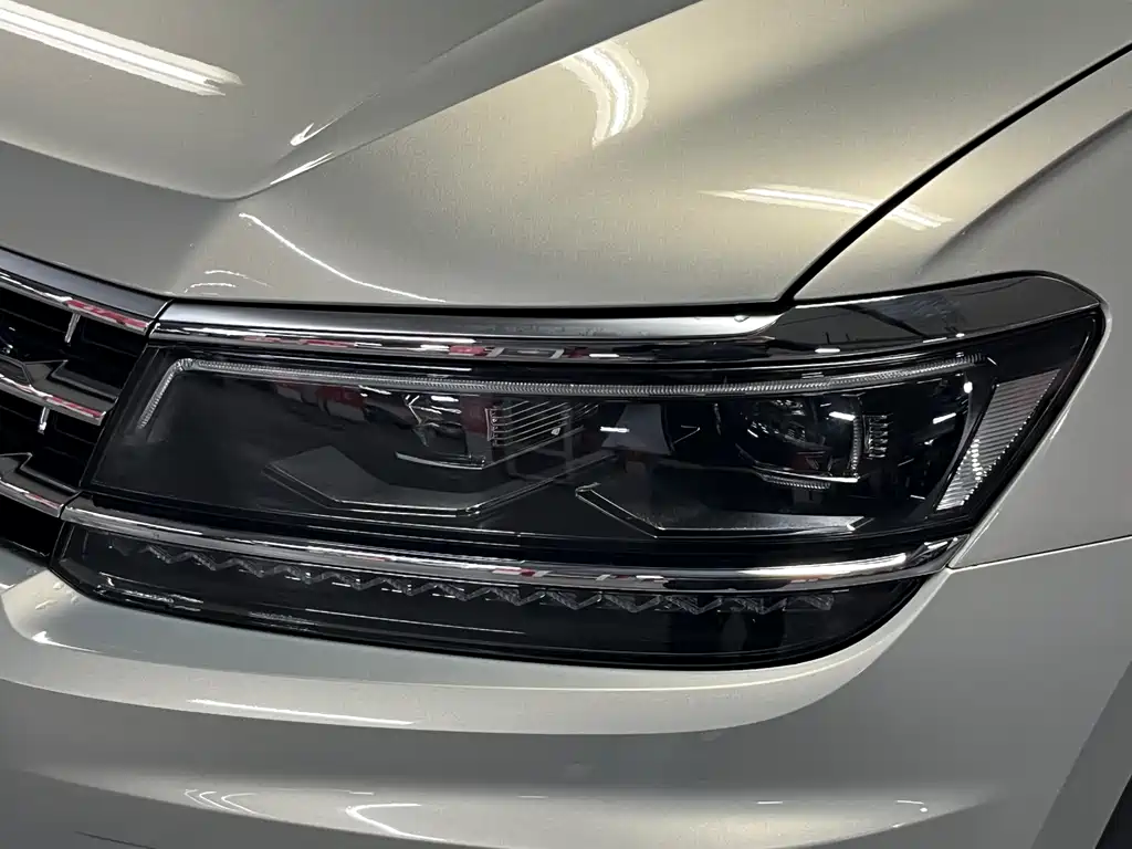 Volkswagen Tiguan L L 2017 330TSI AT Flagship