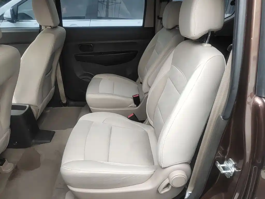 Wuling Hongguang — миниатюра 17