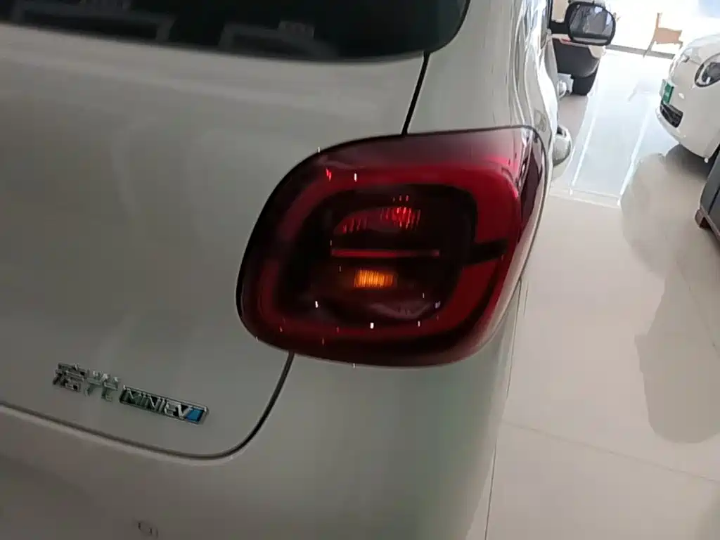 Wuling MINIEV — миниатюра 8