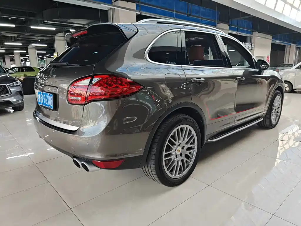 Porsche Cayenne — миниатюра 6