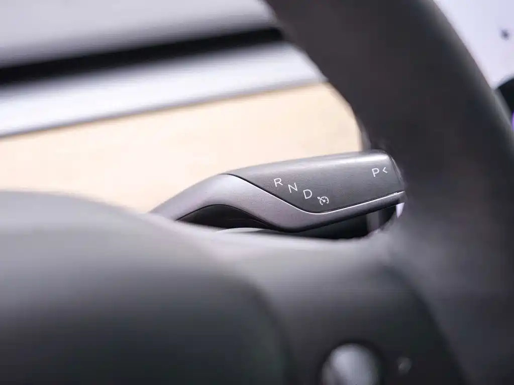 Tesla Model 3 — миниатюра 15