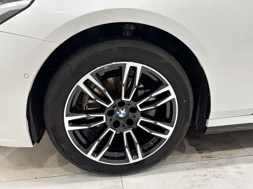 BMW 5 Series — миниатюра 31