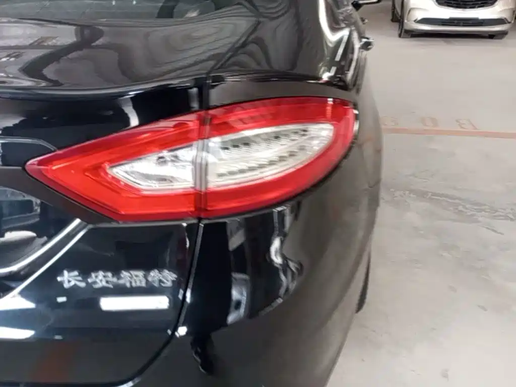 Ford Mondeo — миниатюра 8