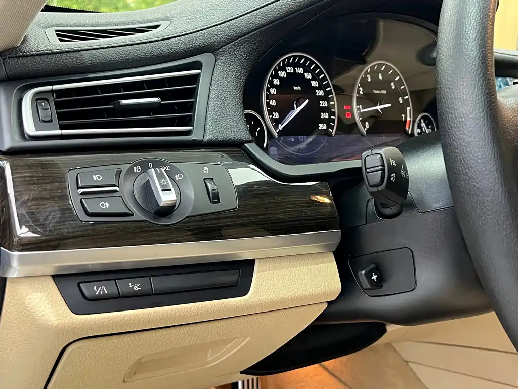BMW 7 Series — миниатюра 20
