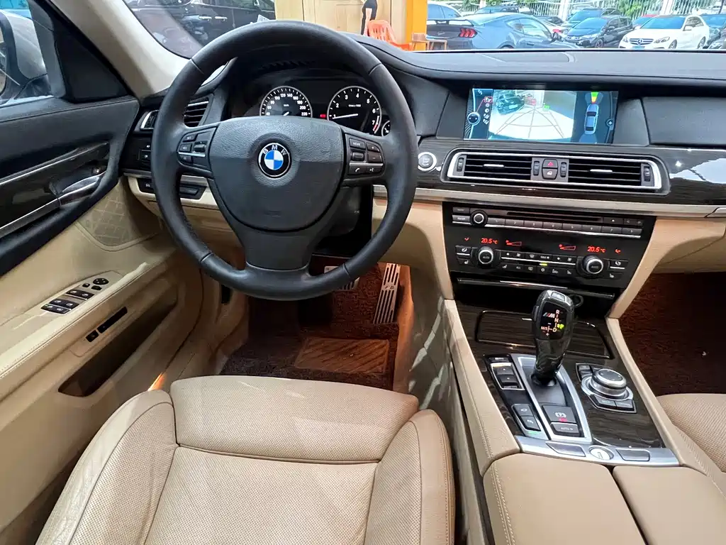 BMW 7 Series — миниатюра 29