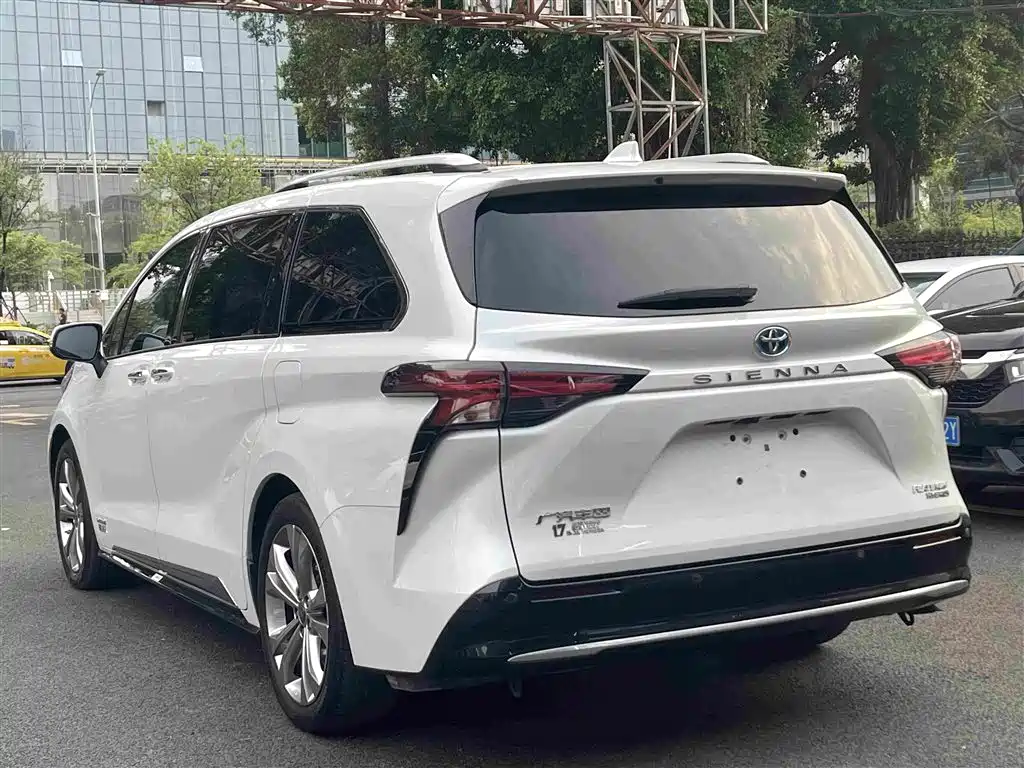 Toyota Sienna — миниатюра 7