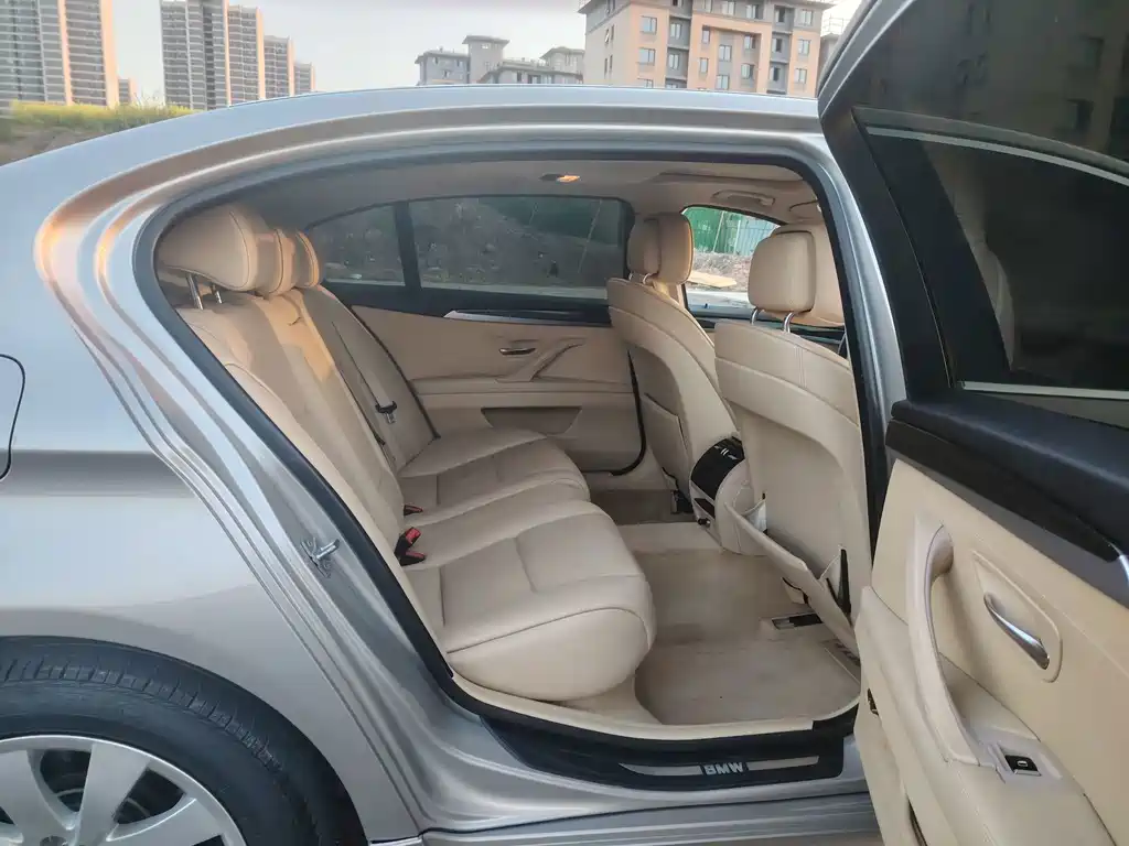 BMW 5 Series — миниатюра 15