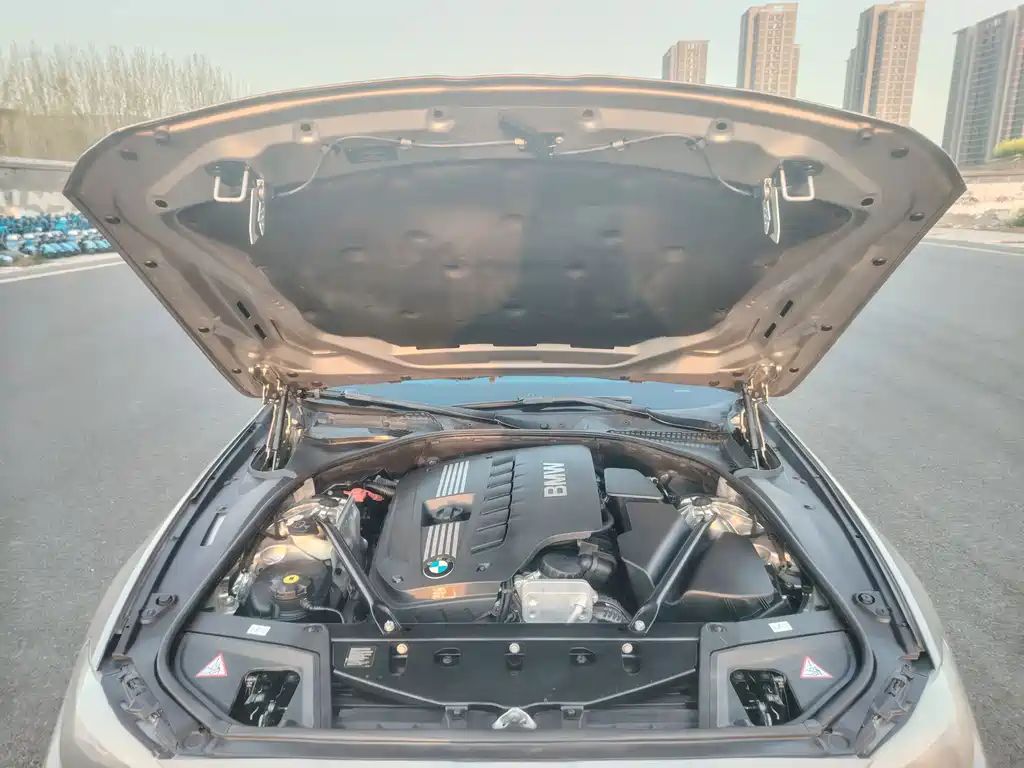 BMW 5 Series — миниатюра 17