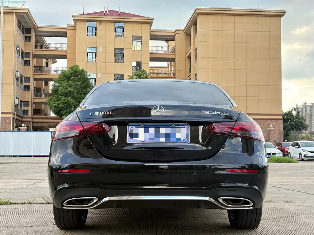 Mercedes-Benz E-Class — миниатюра 13