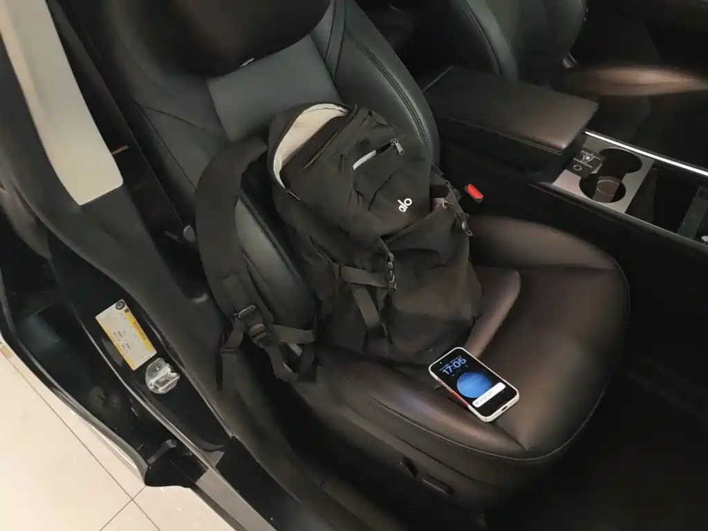 Tesla Model Y — миниатюра 25