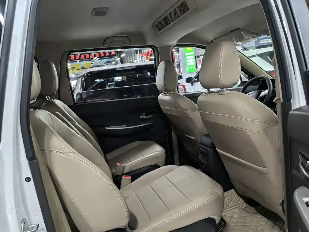 Wuling Hongguang — миниатюра 9