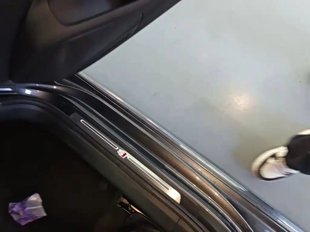 Audi A4L — миниатюра 21