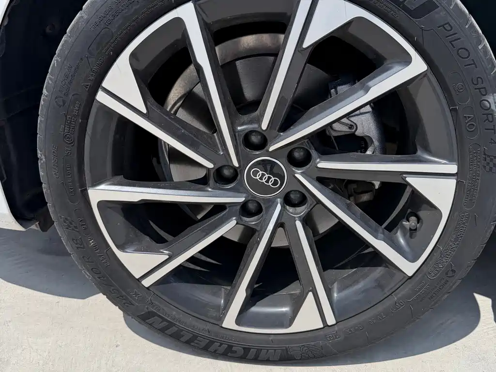 Audi A4L — миниатюра 5