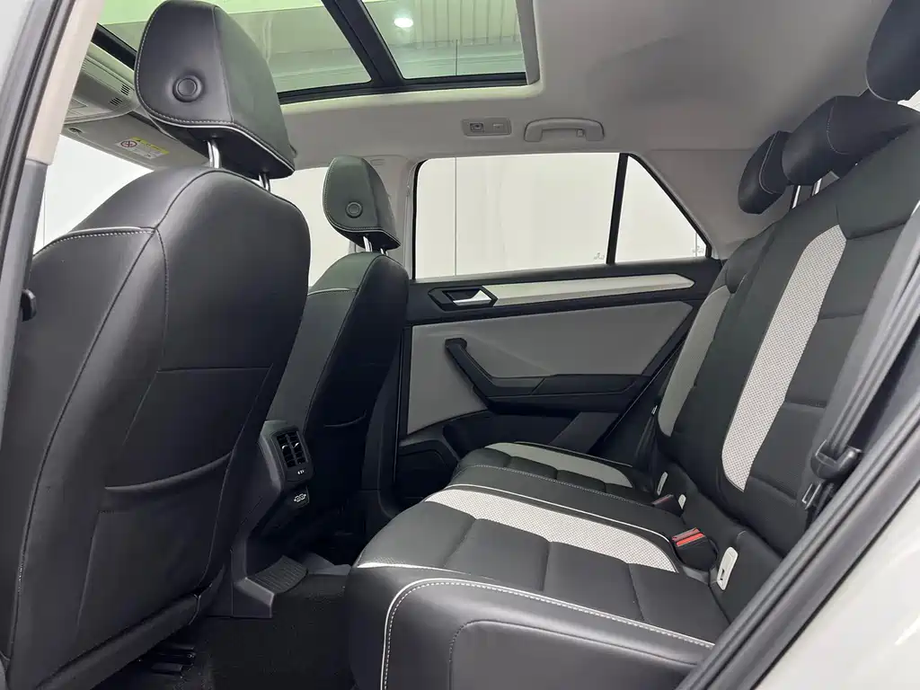 Volkswagen T-Roc — миниатюра 8