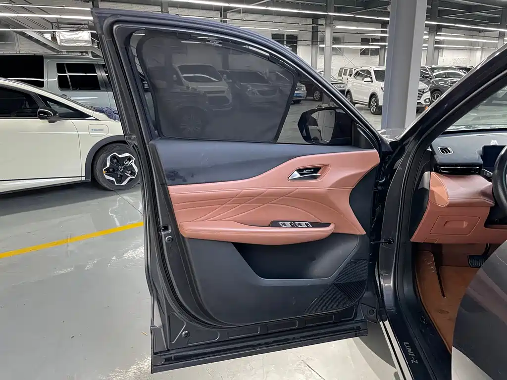 Changan UNI-Z New Energy — миниатюра 8