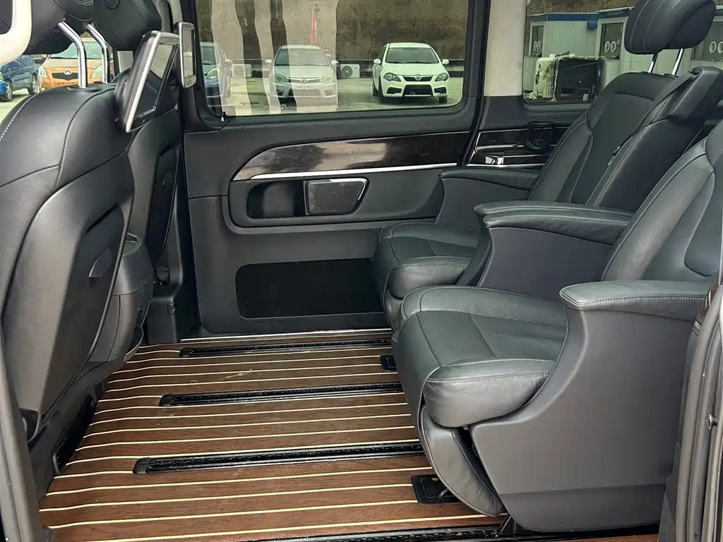 Mercedes-Benz V-Class — миниатюра 6