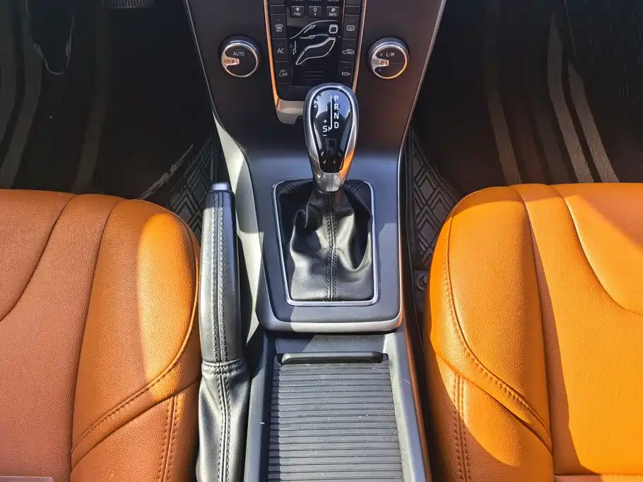 Volvo V40 — миниатюра 16
