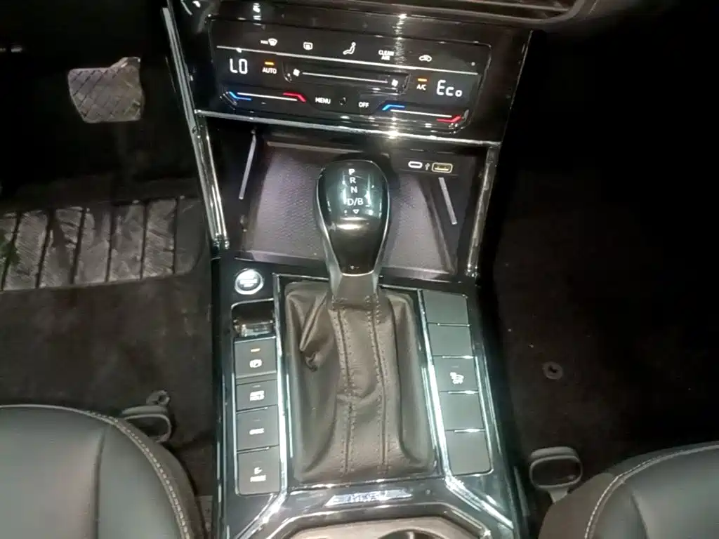 Volkswagen Passat PHEV — миниатюра 14