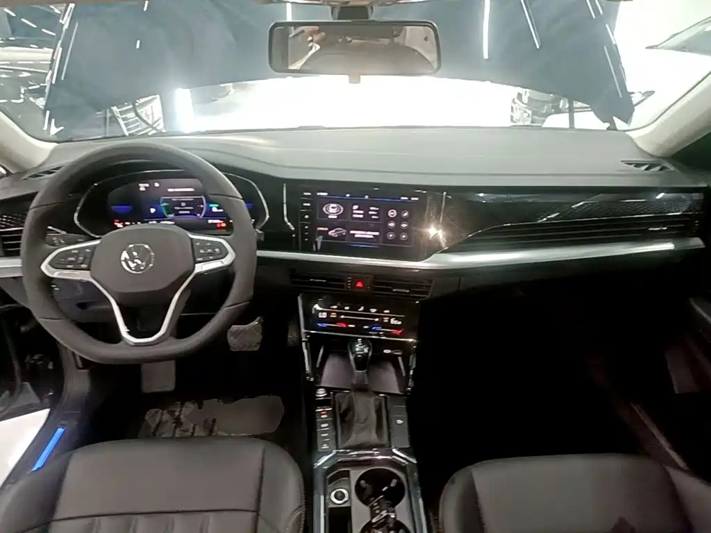 Volkswagen Passat PHEV — миниатюра 10