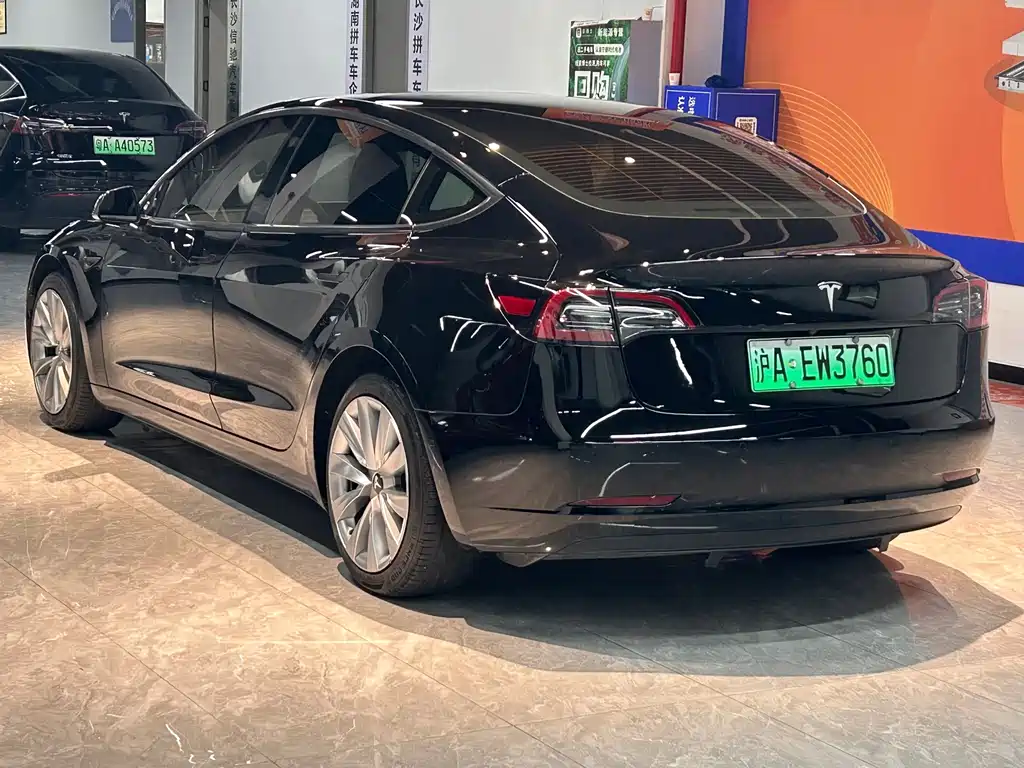 Tesla Model 3 — миниатюра 5