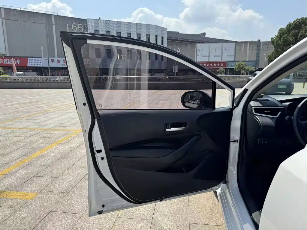 Toyota Corolla — миниатюра 10