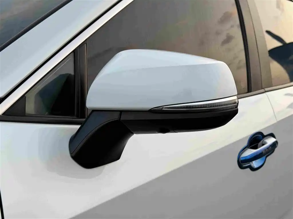 Toyota RAV4 — миниатюра 15