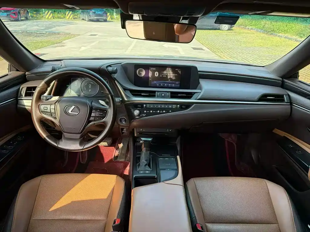 Lexus ES 2021 300h