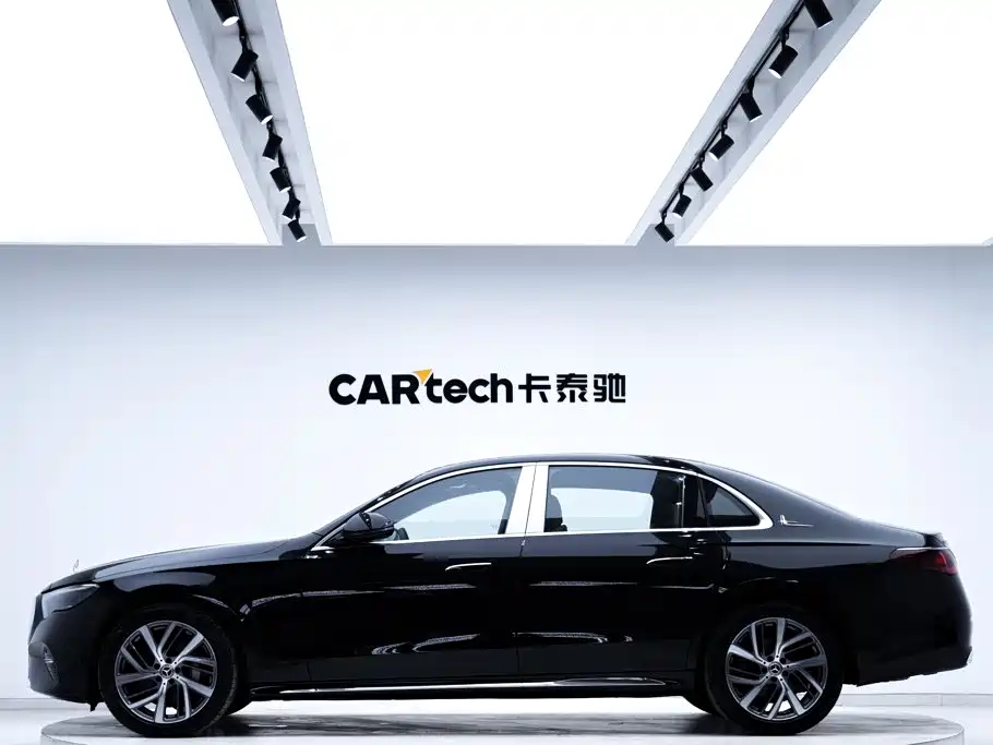 Mercedes-Benz E-Class — миниатюра 7