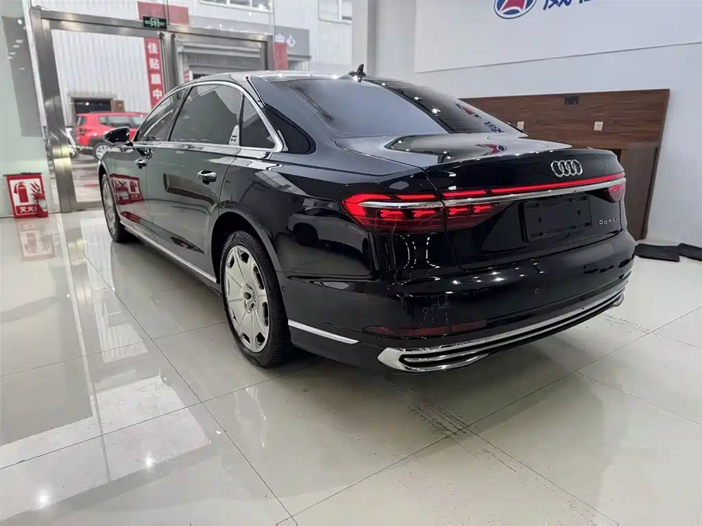 AUDI A8