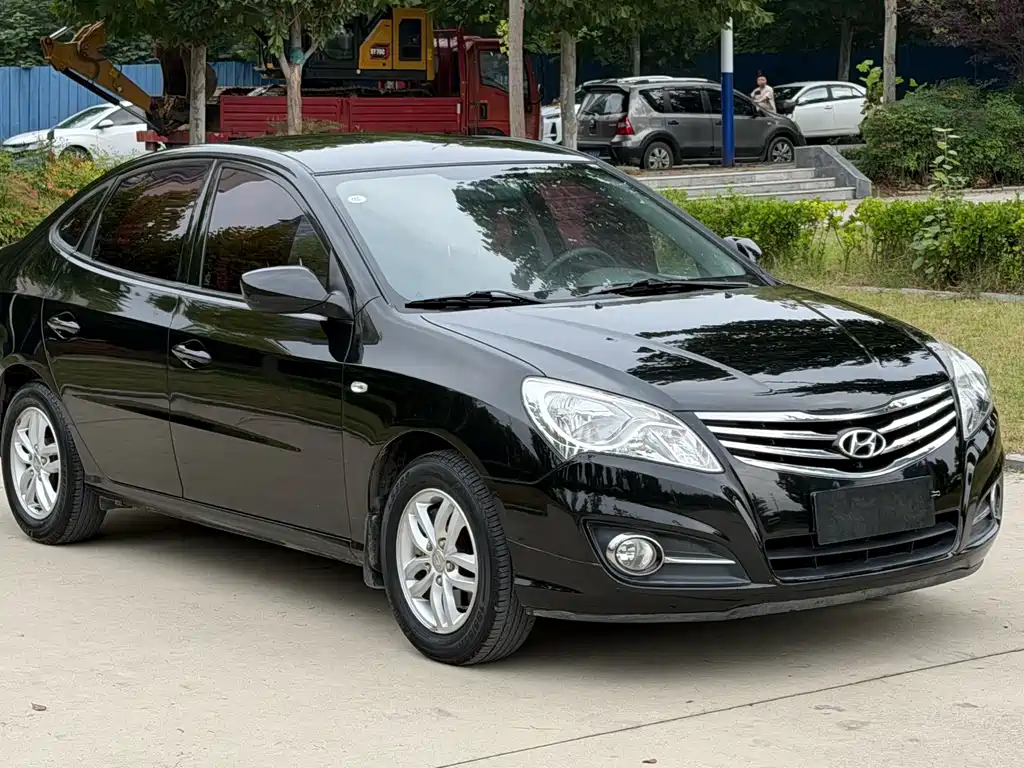 Hyundai Elantra — миниатюра 3