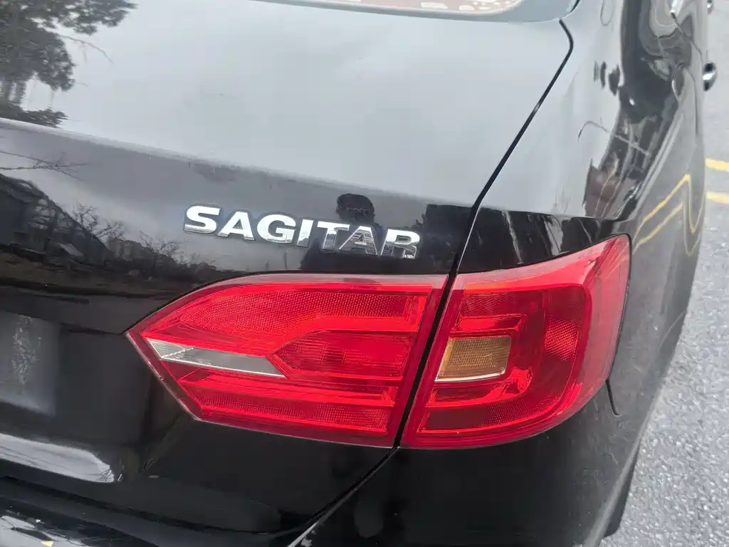 VOLKSWAGEN SAGITAR