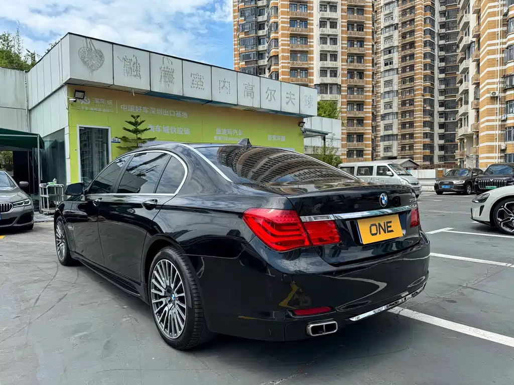 BMW 7 Series — миниатюра 13