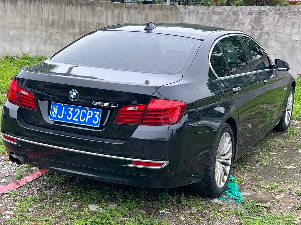BMW 5 Series — миниатюра 9