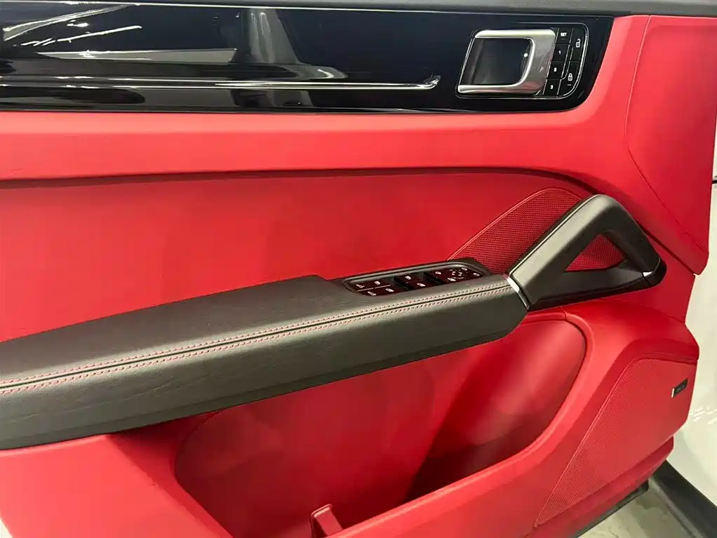 Porsche Cayenne — миниатюра 15