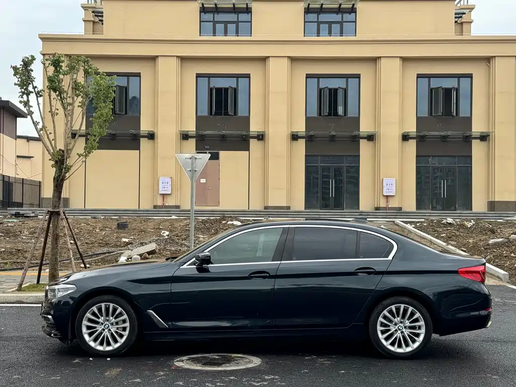 BMW 5 SERIES