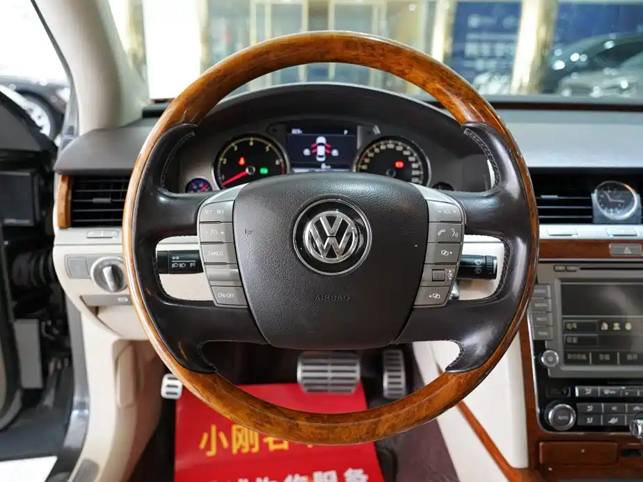 Volkswagen Phaeton — миниатюра 8