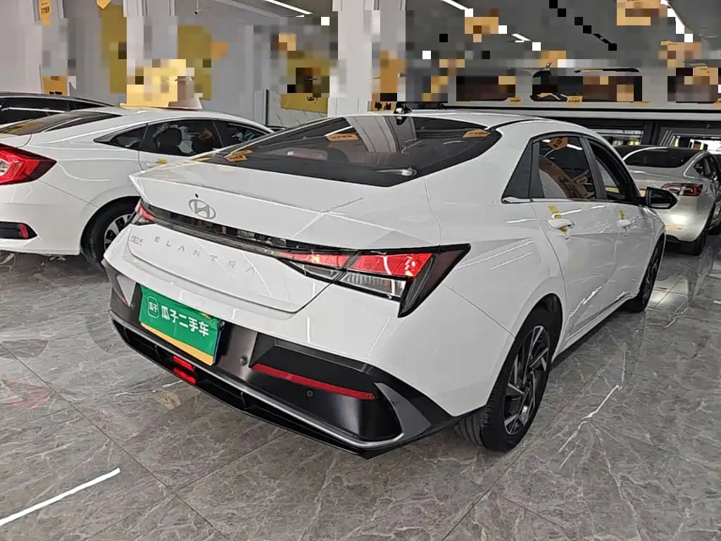 Hyundai Elantra — миниатюра 7