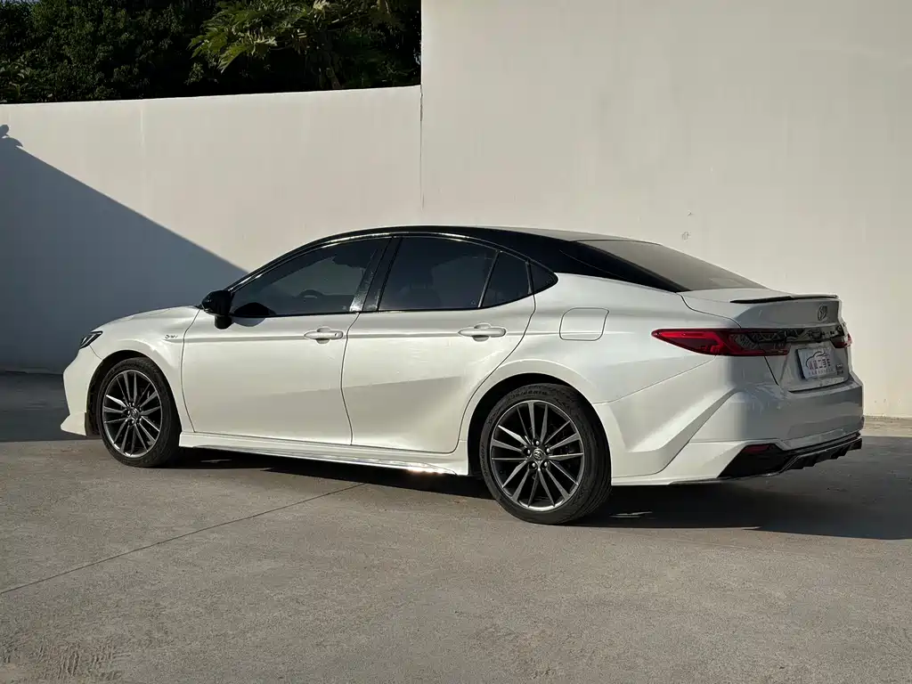 Toyota Camry — миниатюра 19